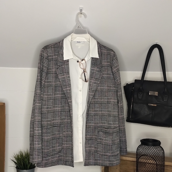 Maurices plaid blazer with pockets - Picture 3 of 8